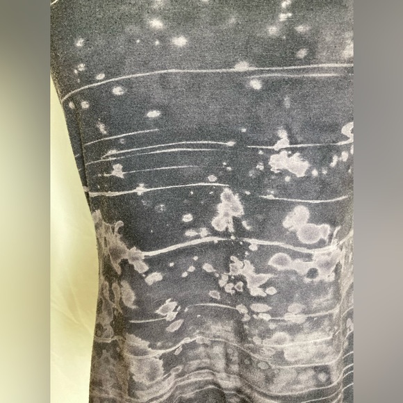 Aneko gray and black built in bra activewear tank top - Picture 3 of 7